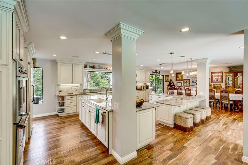 Dining room, Interior, Kitchen, Pendant Lights, Recessed Lighting, Wood Texture Flooring