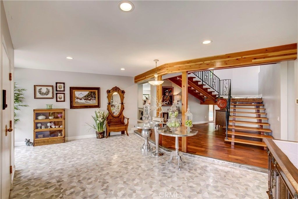 Interior, Living room, Pendant Lights, Recessed Lighting, Wood Texture Flooring