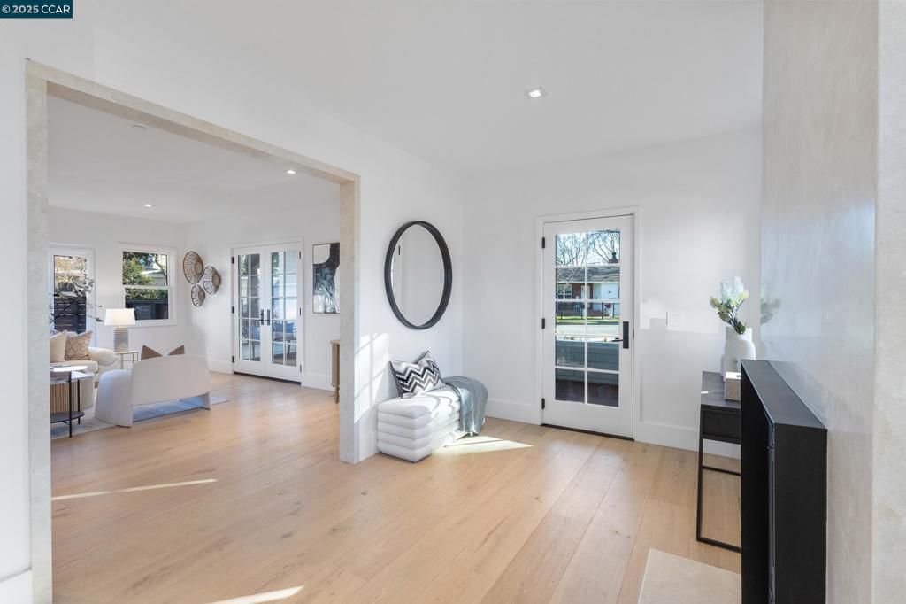 Interior, Recessed Lighting, Wood Texture Flooring