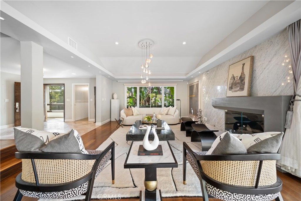 Fireplace, Interior, Living room, Pendant Lights, Recessed Lighting, Wood Texture Flooring