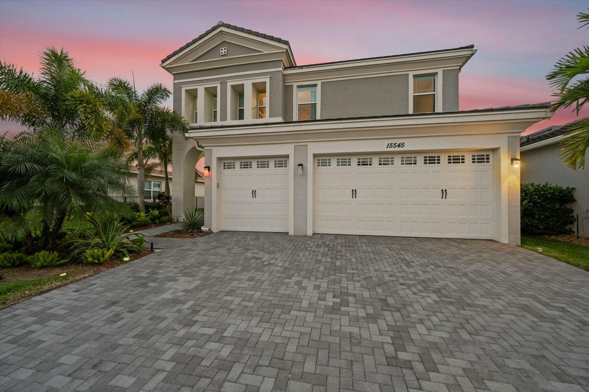 Attached, Exterior, Facade, Mediterranean