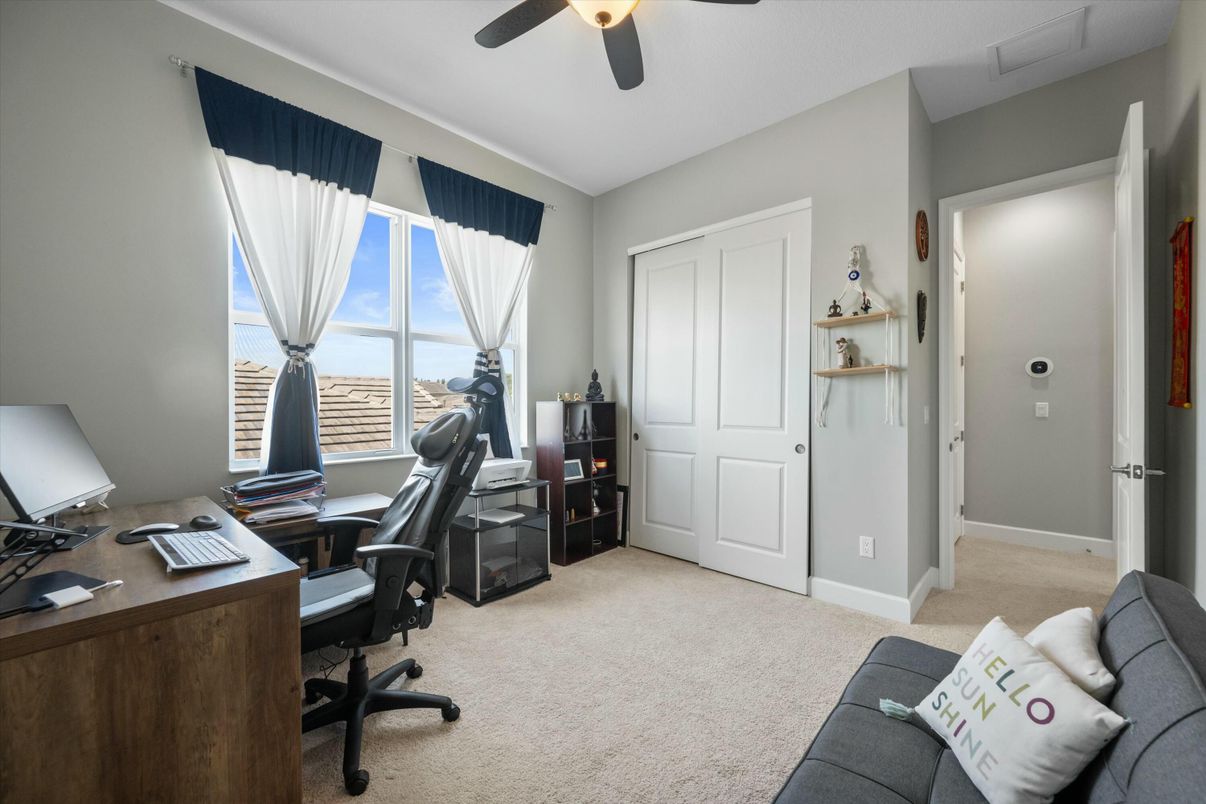 Home Office, Interior