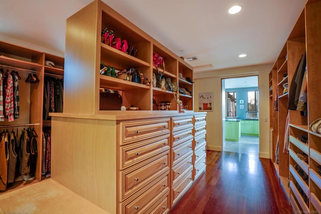 Interior, Recessed Lighting, Walk-in Closets, Wood Texture Flooring