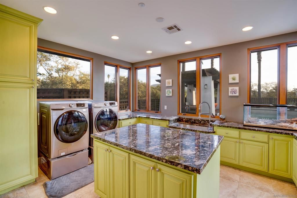 Interior, Kitchen, Recessed Lighting, Washer