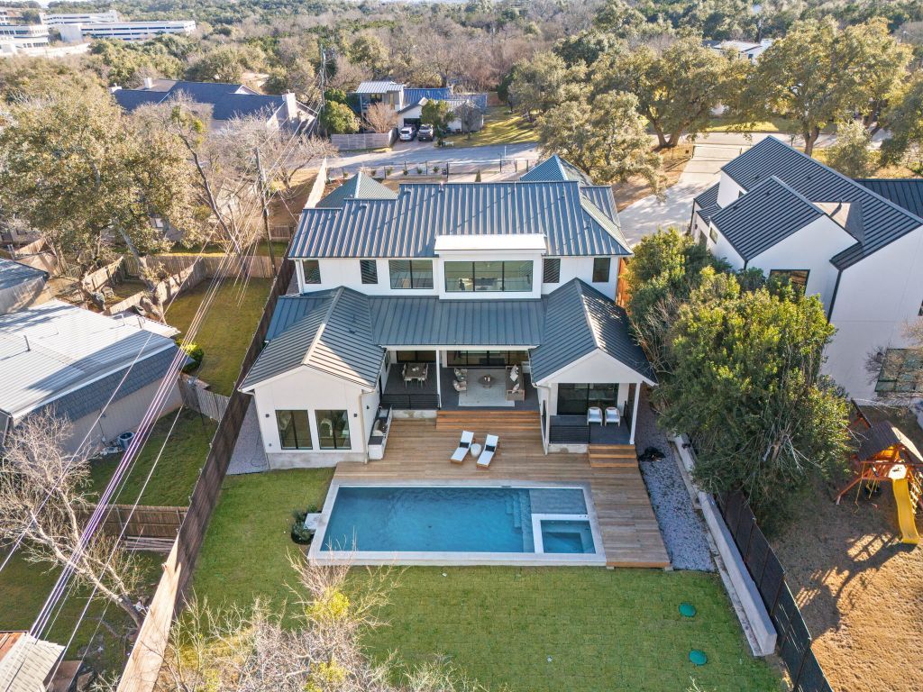 Exterior, Drone