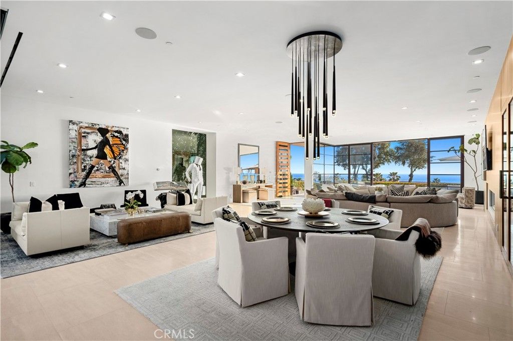 Dining room, Interior, Living room, Pendant Lights, Recessed Lighting, Water