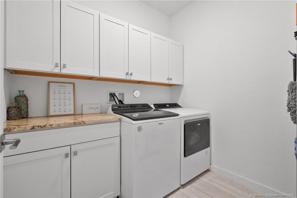 Interior, Washer, Wood Texture Flooring