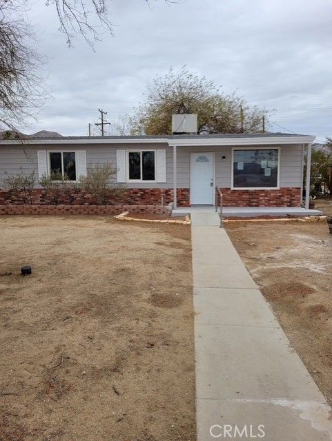 Backyard, Exterior, Facade, Ranch
