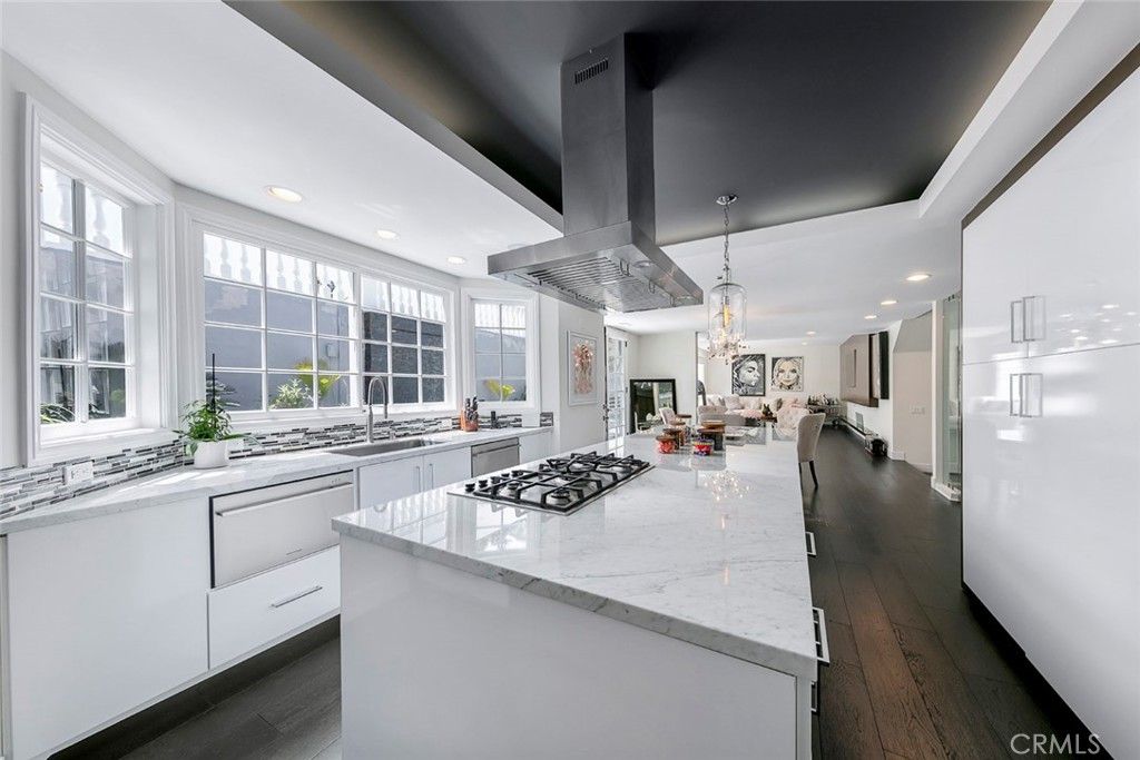 Chandelier, Dining room, Interior, Kitchen, Pendant Lights, Recessed Lighting, Stainless Steel Appliances, Wood Texture Flooring