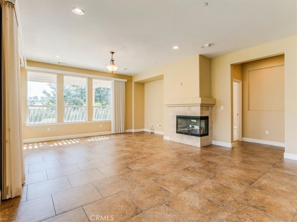 Empty room, Fireplace, Interior, Pendant Lights, Recessed Lighting