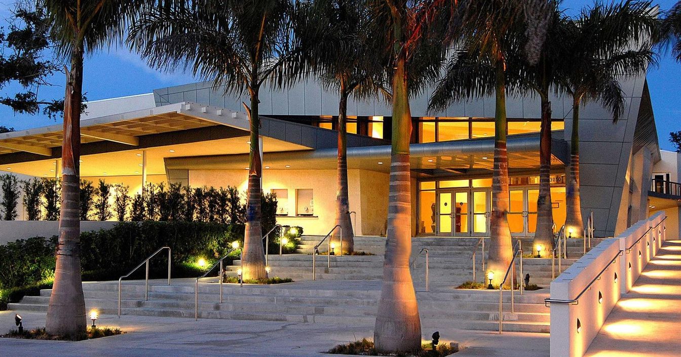 Exterior, Facade, Modern