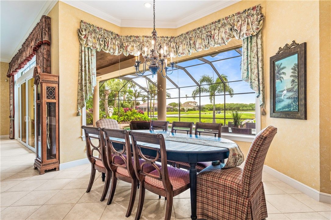 Chandelier, Dining room, Glass Ceilings, Interior, Sun Room