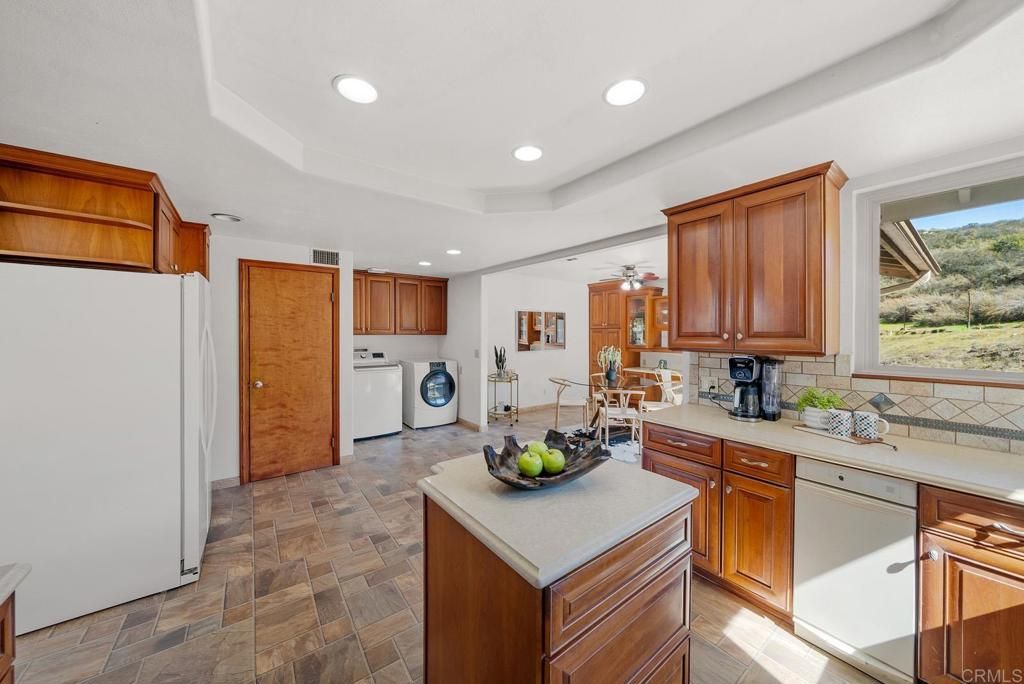 Interior, Kitchen, Recessed Lighting, Washer