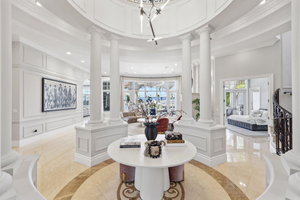 Dining room, Interior, Pendant Lights, Recessed Lighting
