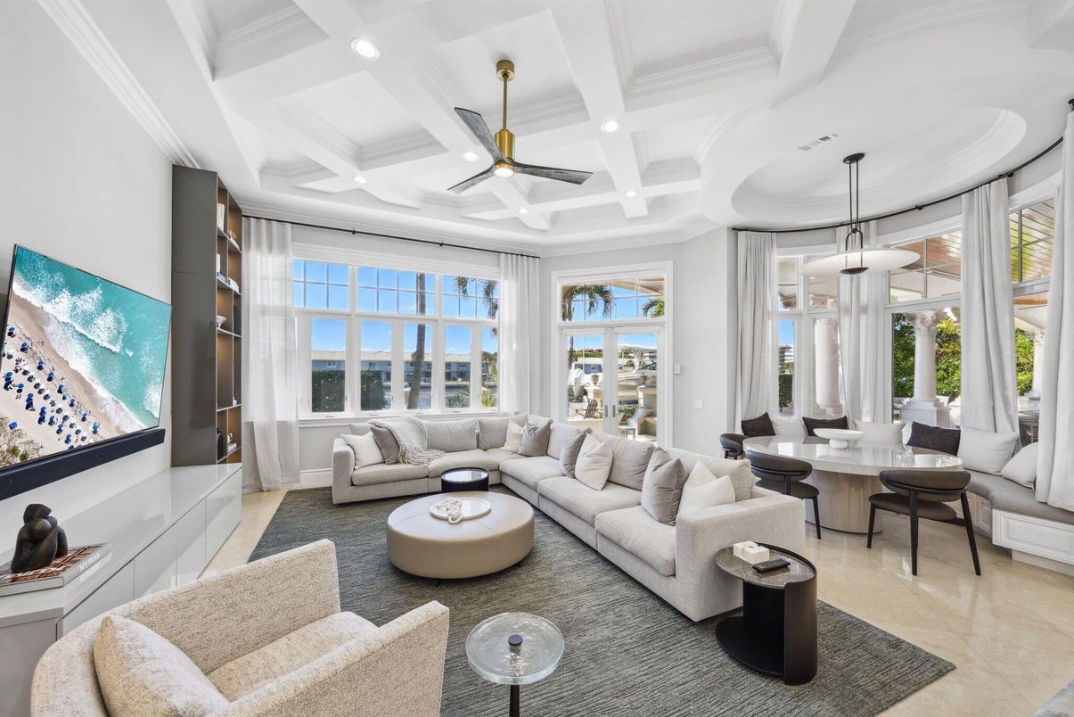 Dining room, Interior, Living room, Pendant Lights, Recessed Lighting