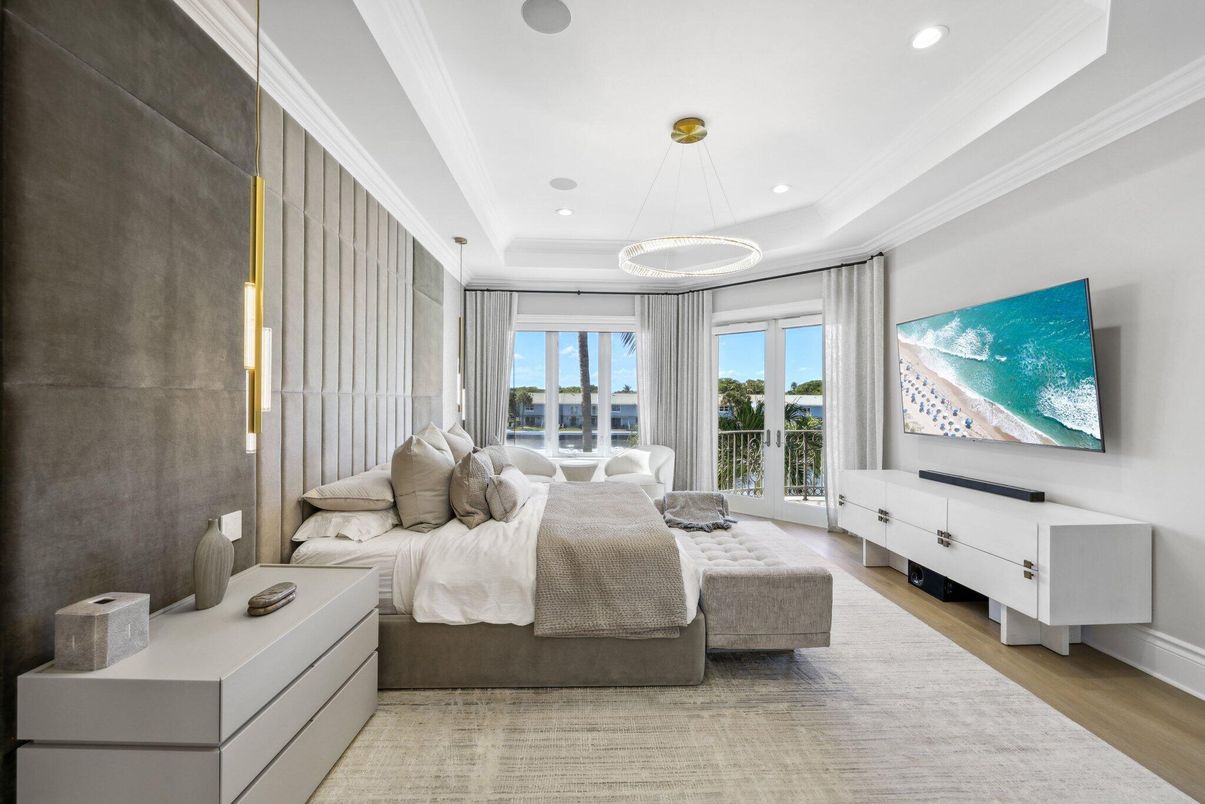 Bedroom, Interior, Pendant Lights, Recessed Lighting, Wood Texture Flooring