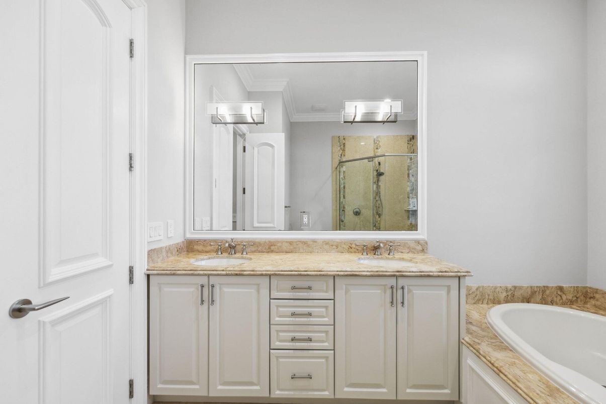 Bathroom, Dual Sink Vanities, Interior