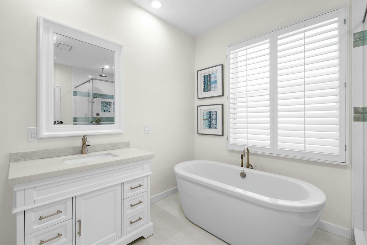 Bathroom, Free Standing Baths, Interior, Recessed Lighting, Wood Texture Flooring