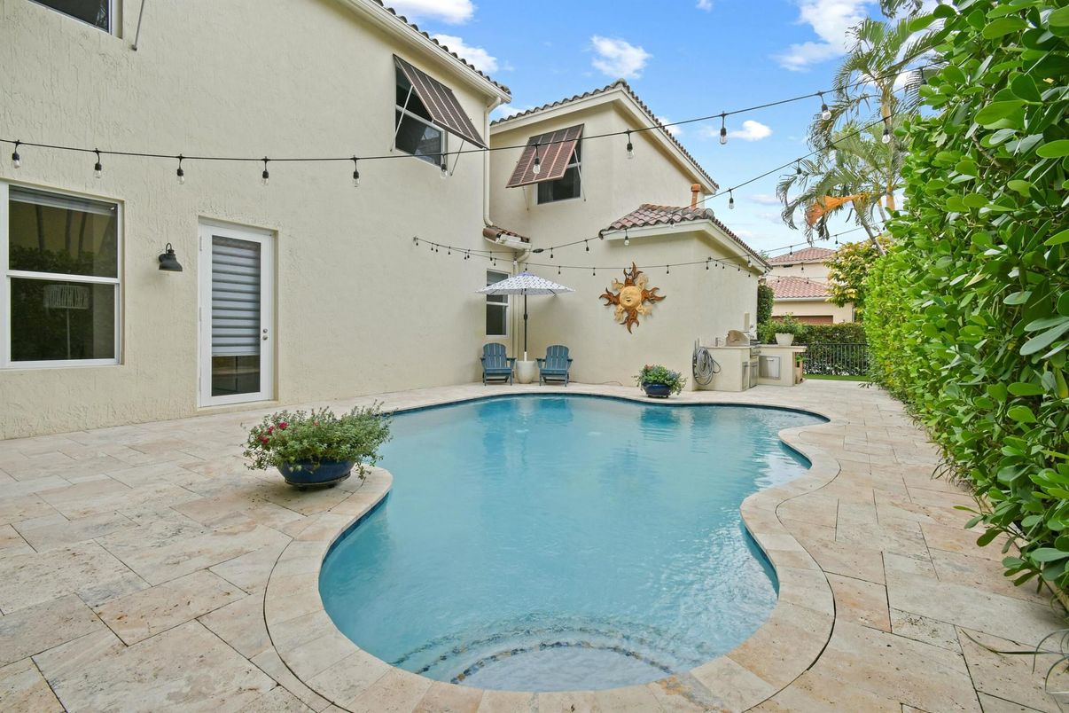 Exterior, Pool