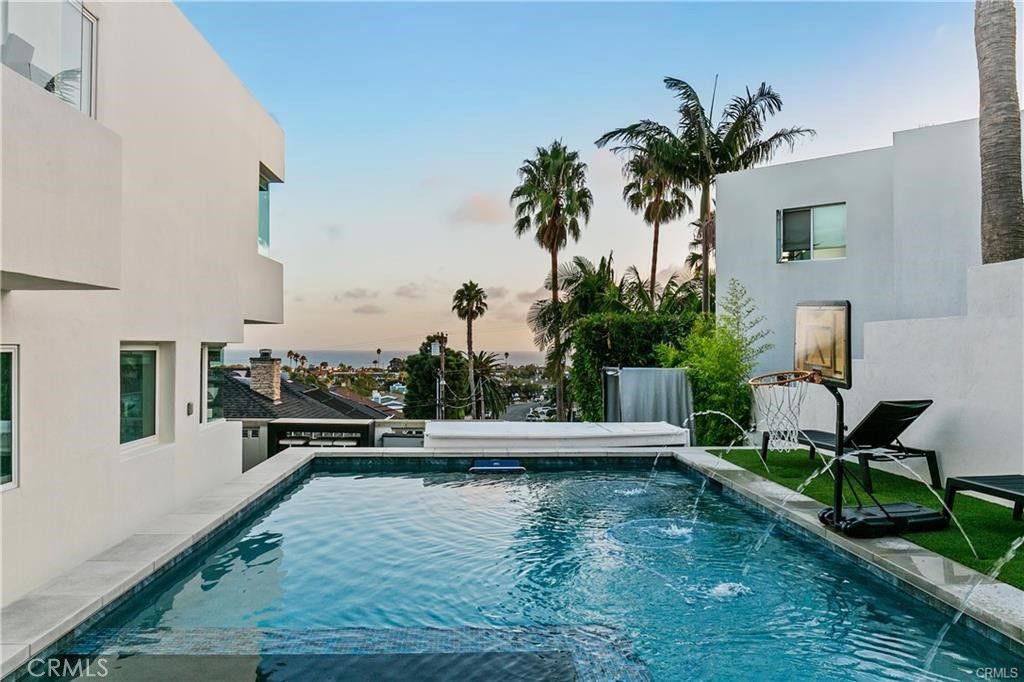 Exterior, Pool, Water