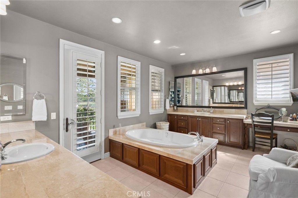 Bathroom, Dual Sink Vanities, Interior, Recessed Lighting