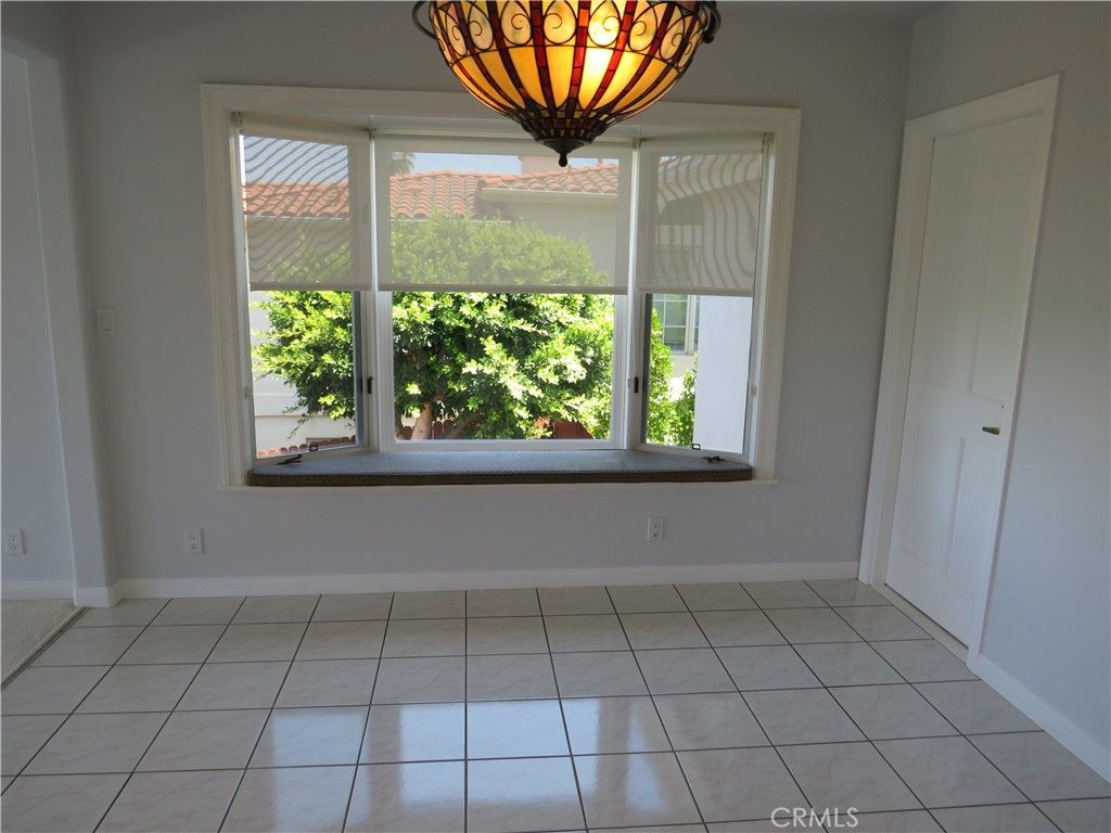 Chandelier, Empty room, Interior