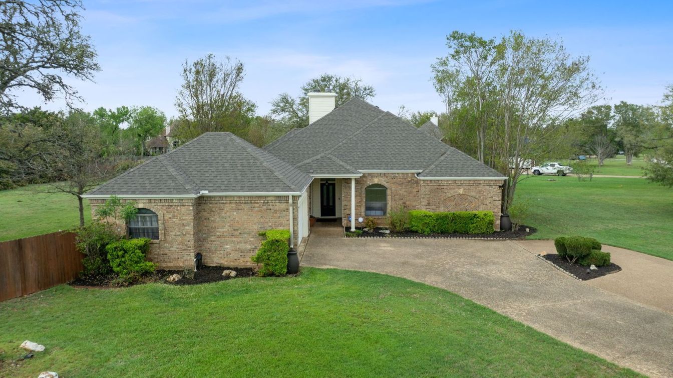 Backyard, Exterior, Facade, Brick Facade, French Provincial