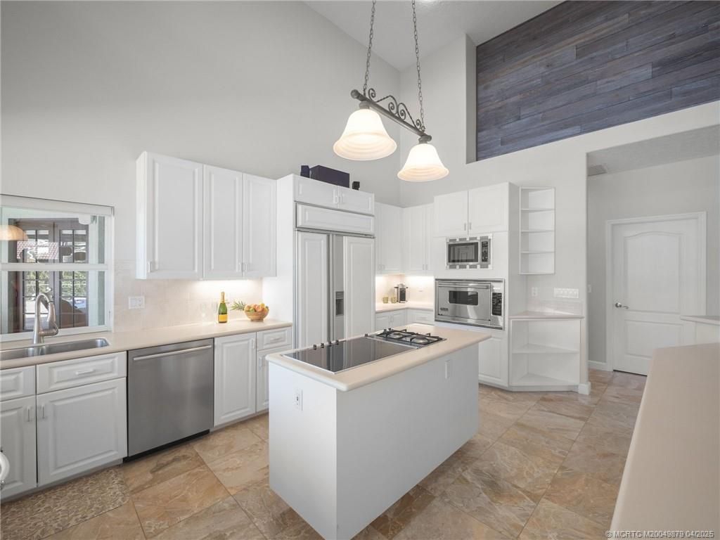 Interior, Kitchen, Pendant Lights, Stainless Steel Appliances