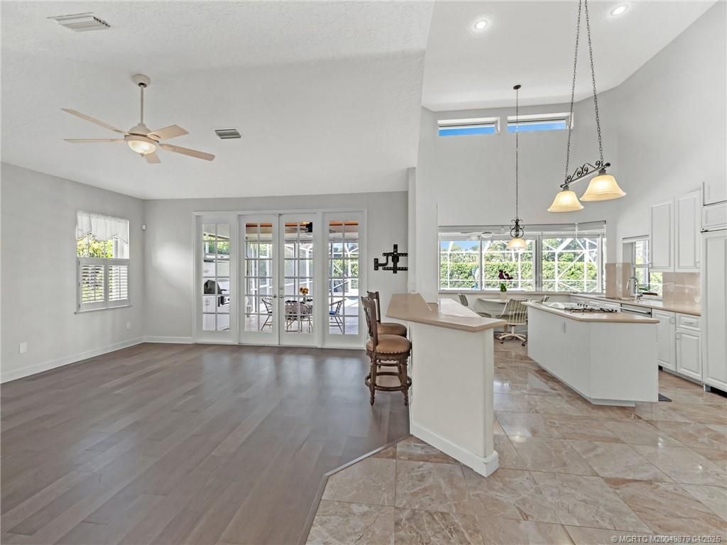 Dining room, Interior, Kitchen, Pendant Lights, Recessed Lighting, Wood Texture Flooring
