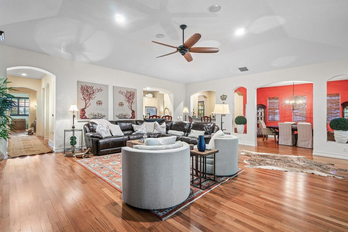 Dining room, Interior, Living room, Pendant Lights, Recessed Lighting, Wood Texture Flooring