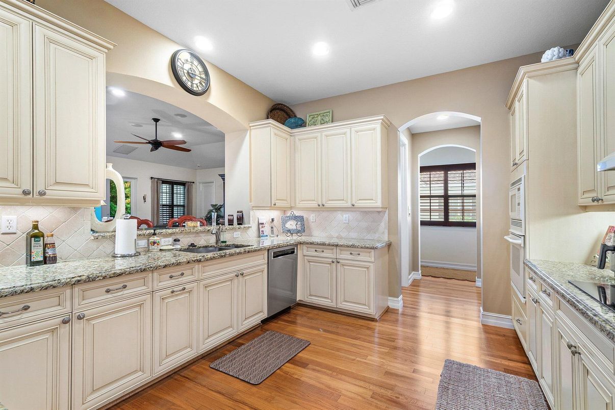 Interior, Kitchen, Recessed Lighting, Wood Texture Flooring