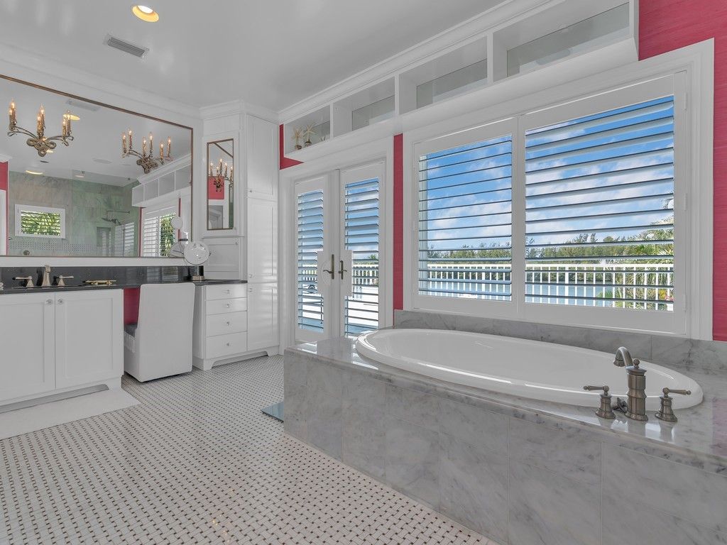 Bathroom, Interior, Recessed Lighting