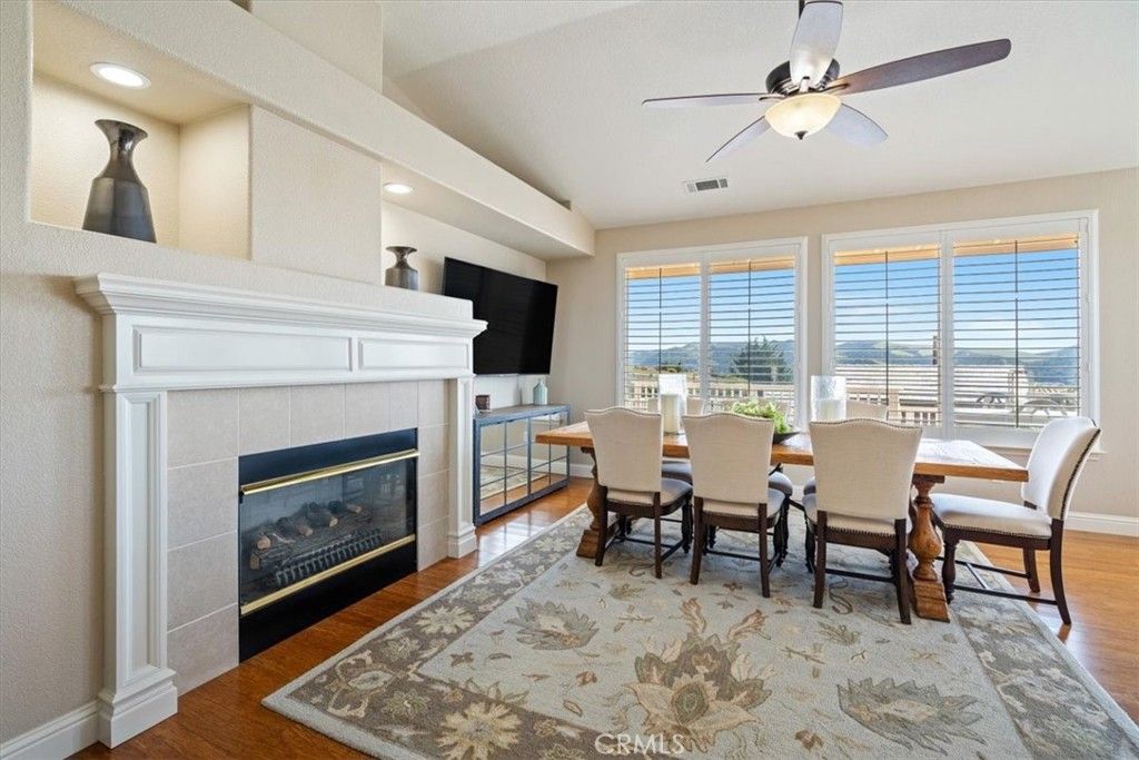 Dining room, Fireplace, Interior, Recessed Lighting, Wood Texture Flooring