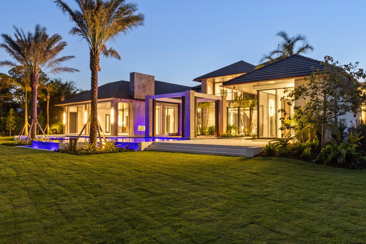 Backyard, Exterior, Facade, Modern