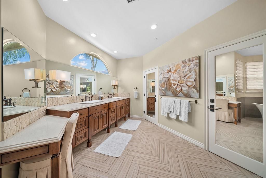 Bathroom, Dual Sink Vanities, Interior, Recessed Lighting