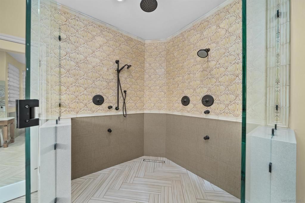 Bathroom, Interior, Recessed Lighting