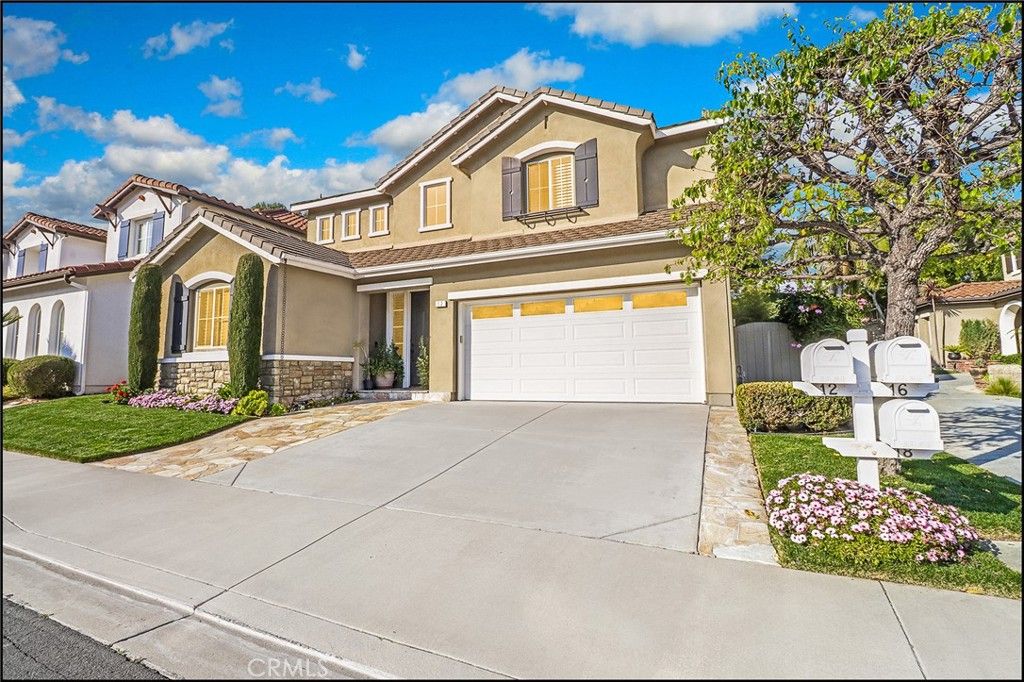 Attached, Exterior, Facade, Mediterranean