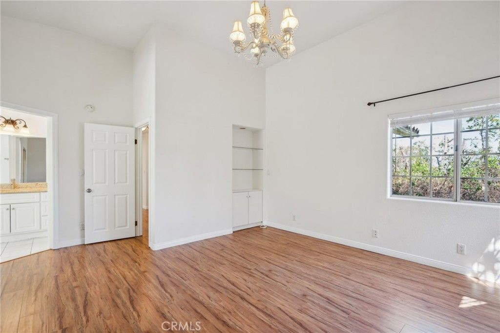 Chandelier, Empty room, Interior, Wood Texture Flooring