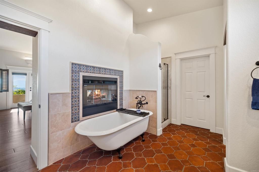 Bathroom, Fireplace, Free Standing Baths, Interior, Recessed Lighting