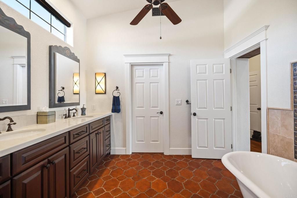 Bathroom, Dual Sink Vanities, Interior