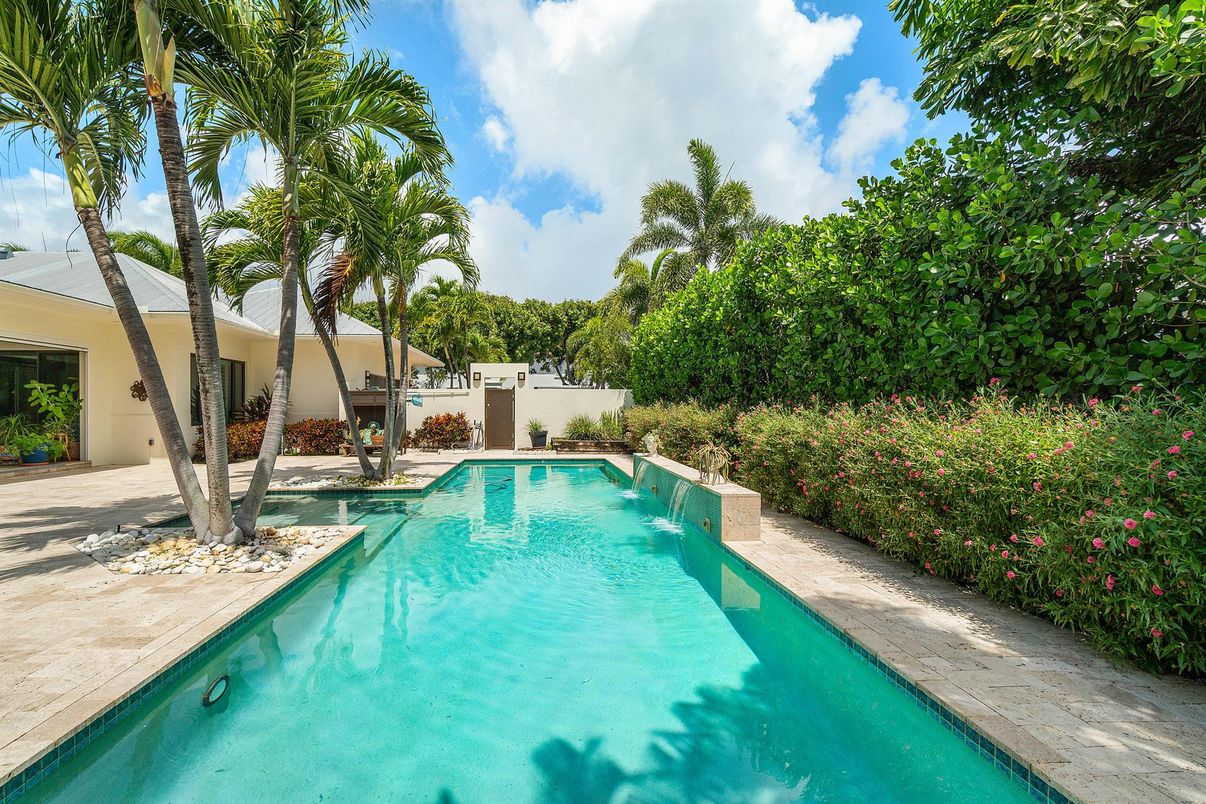 Exterior, Pool