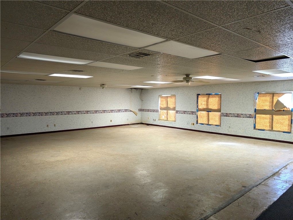 Empty room, Interior, Recessed Lighting
