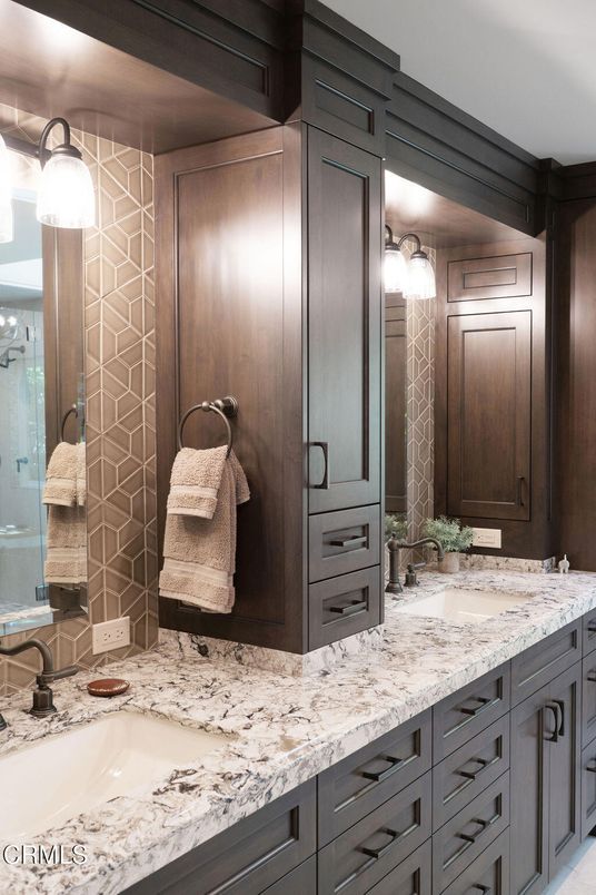 Bathroom, Dual Sink Vanities, Interior