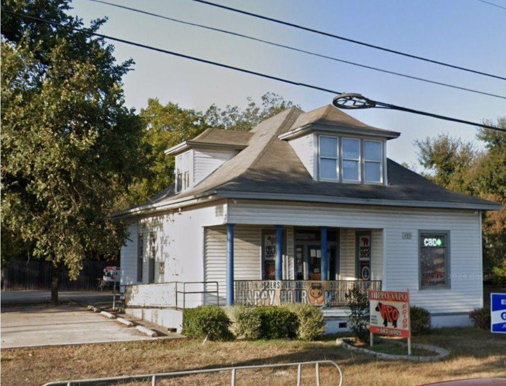Exterior, Facade, Queen Anne Victorian