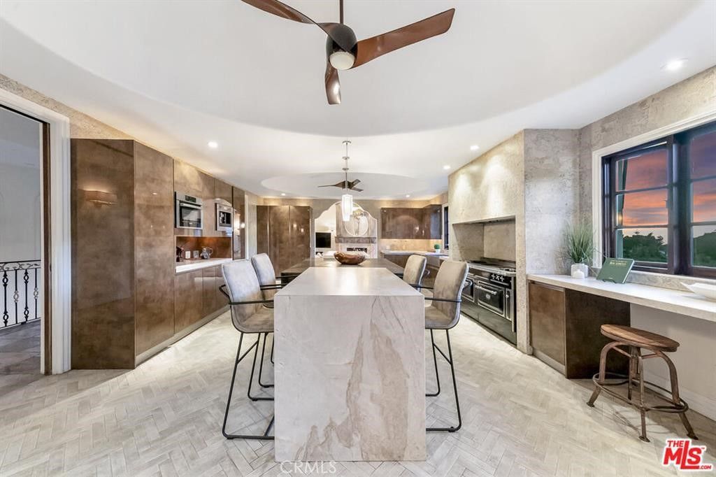 Dining room, Interior, Kitchen, Recessed Lighting, Stainless Steel Appliances, Wood Texture Flooring