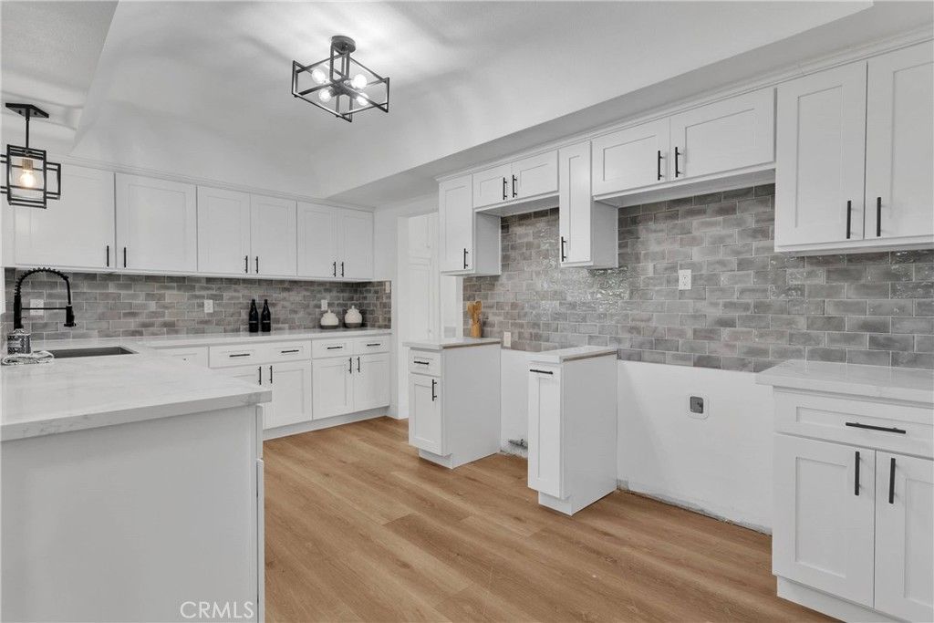 Interior, Kitchen, Pendant Lights, Wood Texture Flooring