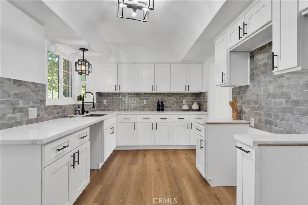 Interior, Kitchen, Pendant Lights, Stone Walls, Wood Texture Flooring