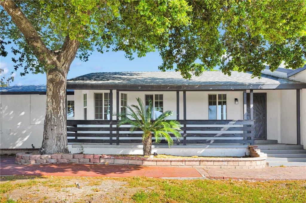 Exterior, Facade, Ranch
