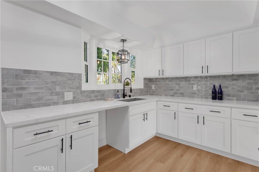 Interior, Kitchen, Pendant Lights, Wood Texture Flooring