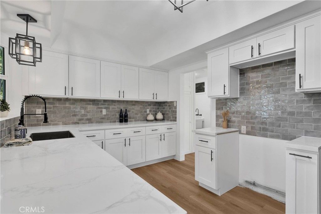 Interior, Kitchen, Pendant Lights, Wood Texture Flooring
